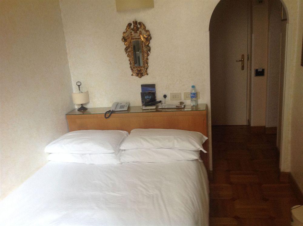 Hotel Fontana Roma Esterno foto